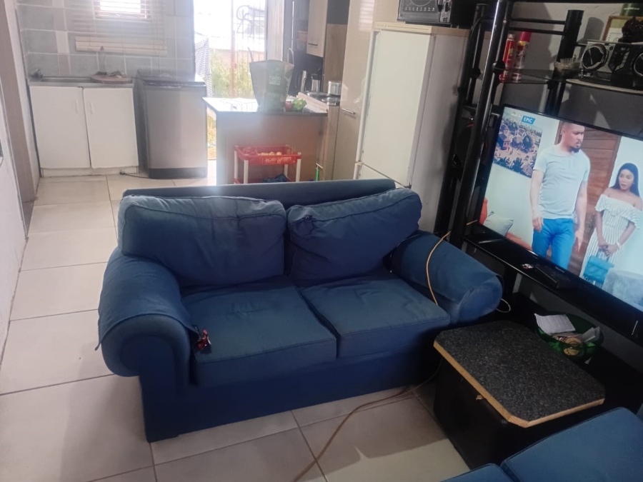 2 Bedroom Property for Sale in Kwanonqaba Western Cape